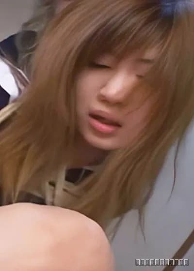 縛り上げた女●●生にむち打ち、くねる身体に蝋燭責め