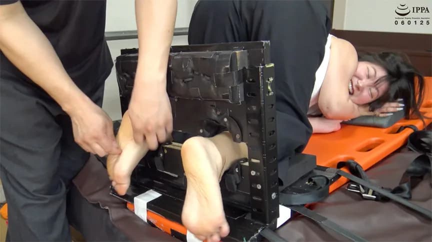4つんばいでくすぐられて許しを乞う！ 有加里ののか6 サンプル1