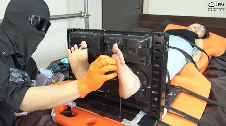 くすぐり初体験の清乃みよりの悶える足裏固定くすぐり3 サンプル2