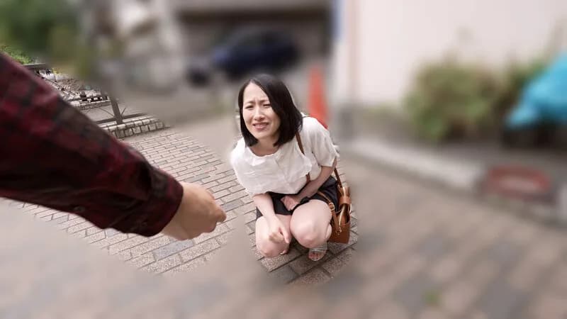 とびっこ着けた彼女が街中散歩で欲情し、メス犬のようにマン汁たらして屋外セックス！vol.3 サンプル1