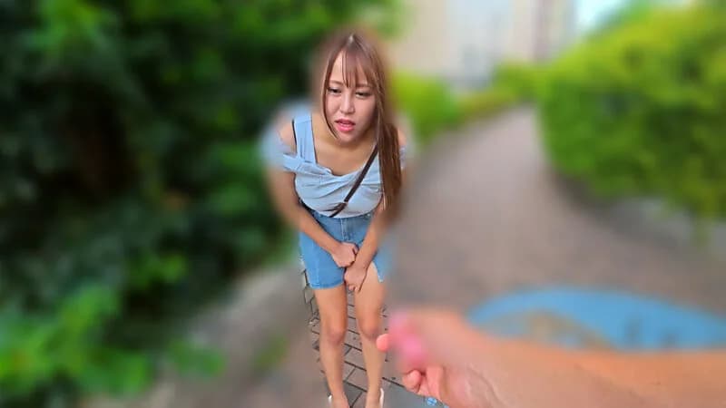 とびっこ着けた彼女が街中散歩で欲情し、メス犬のようにマン汁たらして屋外セックス！vol.3 サンプル12