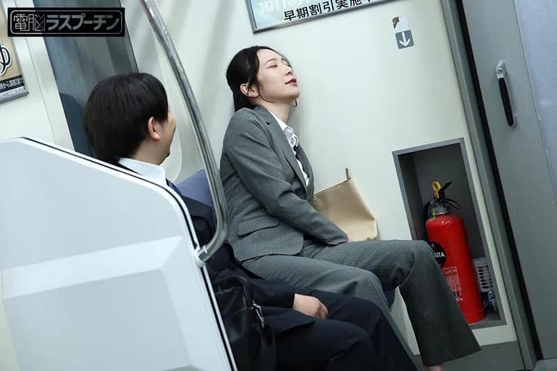 最終電車で見つけたぐっすりOLに勝手中出し 茉莉ひめか サンプル21