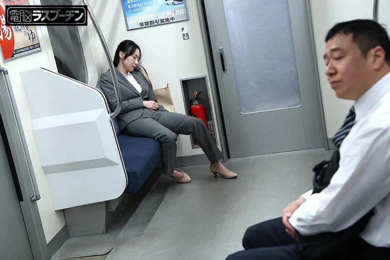 最終電車で見つけたぐっすりOLに勝手中出し 茉莉ひめか サンプル22