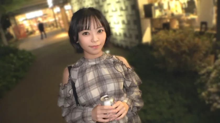 オシャレ街で小柄巨乳のチート女子をナンパ！反則級にスケベな体が勝手に反応して何度もイキまくる！自分の意志では止められないダクダクびっちゃびちゃの潮吹き！こんなエロい子… サンプル1