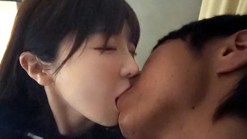 騒々しい居酒屋で可愛い子ちゃんが一人寂しく飲んでいるもんだから、こちらとしても声を掛けざるをえない！ マジ軟派、初撮。 2363 サンプル2