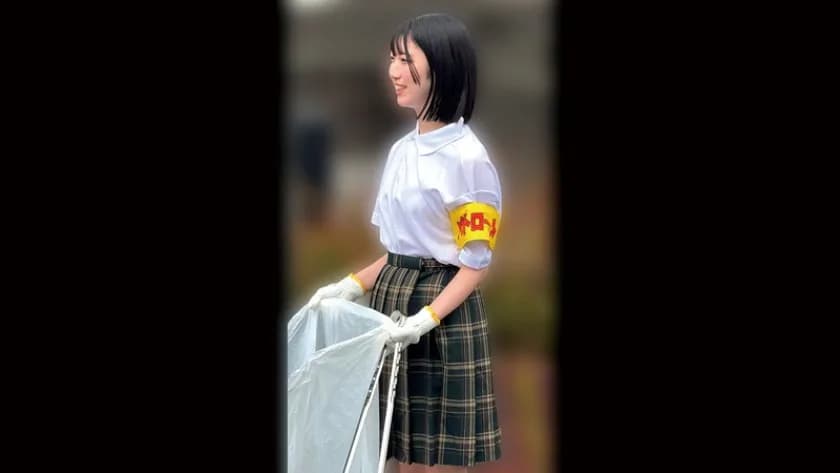 ゴミ拾う手の先輝く僕等の未来 ボランティア活動に勤しむ心の綺麗な女の子4名 サンプル10