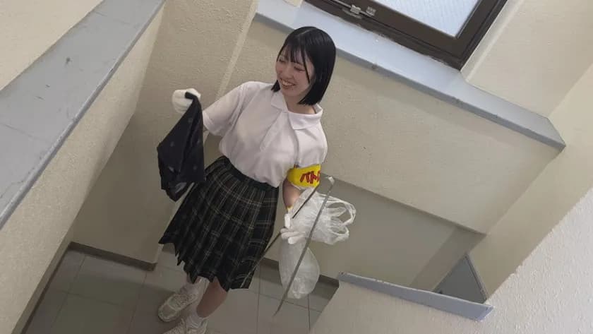 ゴミ拾う手の先輝く僕等の未来 ボランティア活動に勤しむ心の綺麗な女の子4名 サンプル11