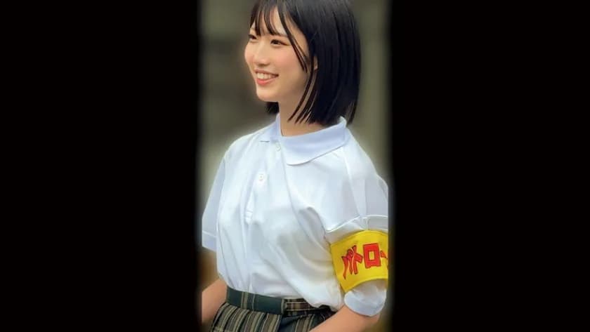 ゴミ拾う手の先輝く僕等の未来 ボランティア活動に勤しむ心の綺麗な女の子4名 サンプル4