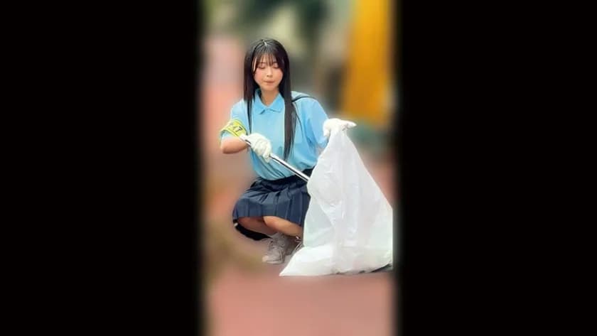 ゴミ拾う手の先輝く僕等の未来 ボランティア活動に勤しむ心の綺麗な女の子4名 サンプル5