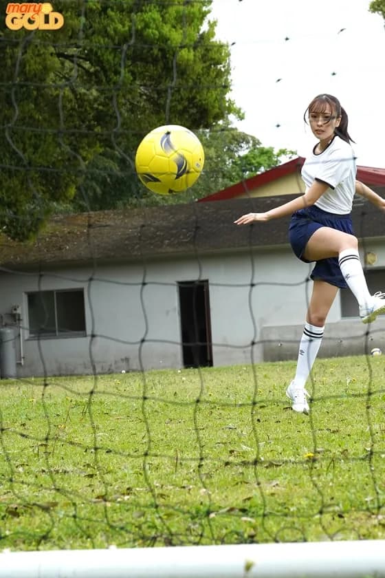 インターハイ常連の強豪校出身！引き締まった下半身に無尽蔵な絶倫性欲の女子サッカー部員AVデビュー 咲良なこ サンプル1