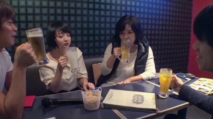キス魔になる奥さん 普段は固い性格なのに、酒を飲むと僕に甘えまくって隣の部屋に旦那がいるにも関わらずベロチュウをせがみまくる！ 特別編集 サンプル13
