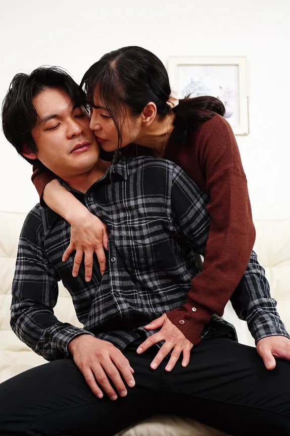 実は女王様気質のド痴女だった！？ 平岡里枝子 サンプル1
