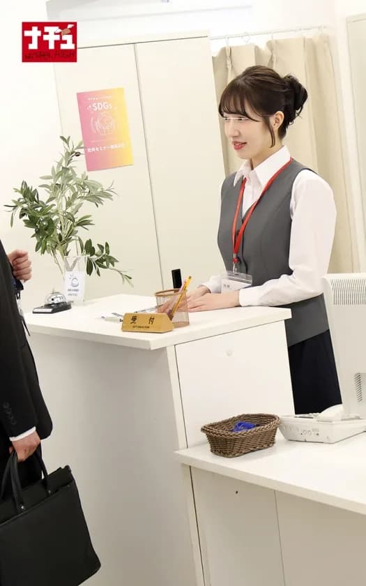誰かが来たらスカート戻して中断！隙をついて再挿入！平然と悶絶をくり返す粘着衣バックで感情ぐちゃぐちゃイキ壊れたパンスト巨尻OL 2 サンプル1