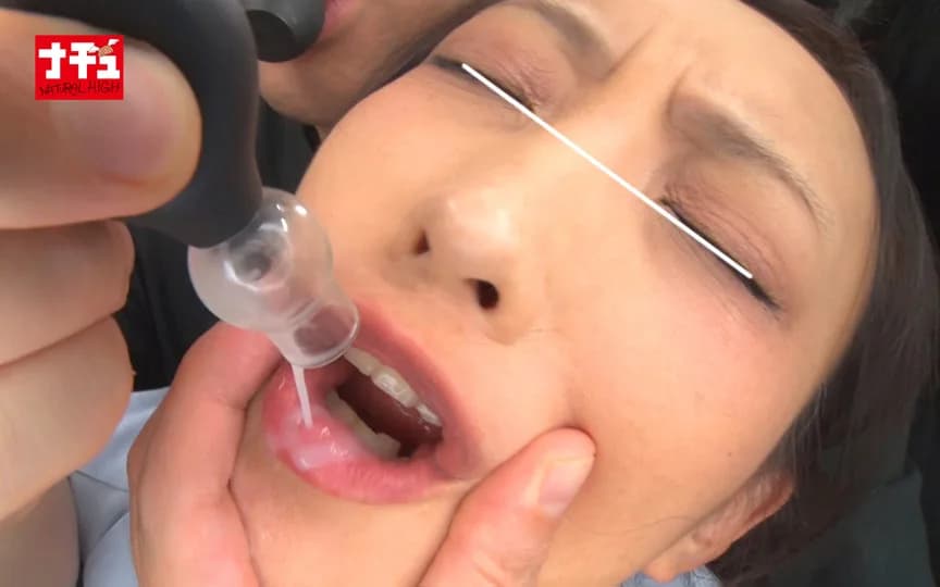 母乳搾り電車 推定Fカップ美熟妻 サンプル5