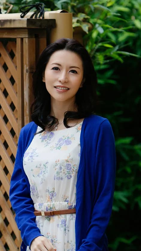 熟れた熟女がヤバいほどエロい。経験豊富な熟女10名の2時間妖艶！② サンプル4