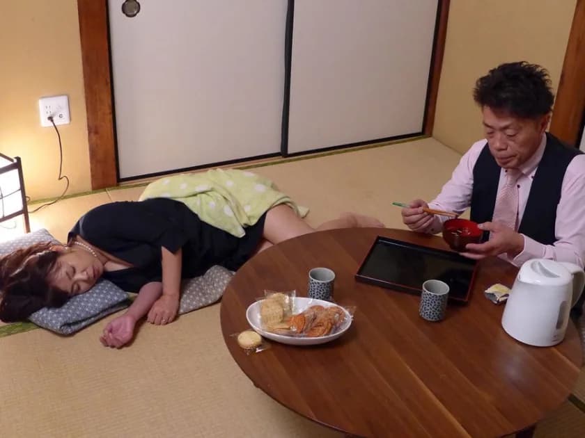 上下の口を弄ばれる熟女 エロドラマ 6人4時間 「入れちゃダメ～！」 サンプル14