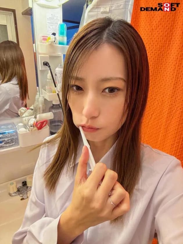 SNS総フォロワー4万人の公務員 市役所勤務のイラマで感じる奥さん 永尾あかね 37才 AV DEBUT イ○スタアカウントrobo__kiss で活動中 サンプル3