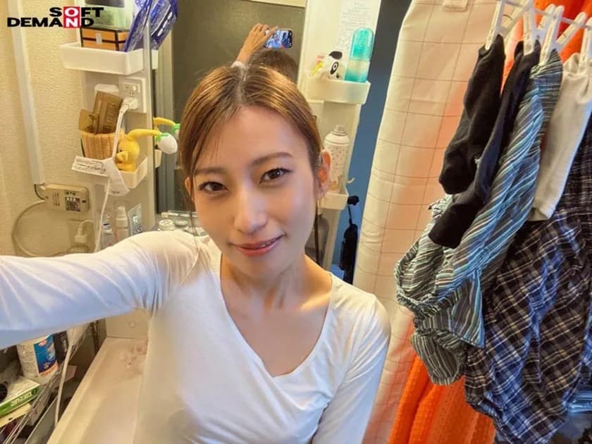 SNS総フォロワー4万人の公務員 市役所勤務のイラマで感じる奥さん 永尾あかね 37才 AV DEBUT イ○スタアカウントrobo__kiss で活動中 サンプル4
