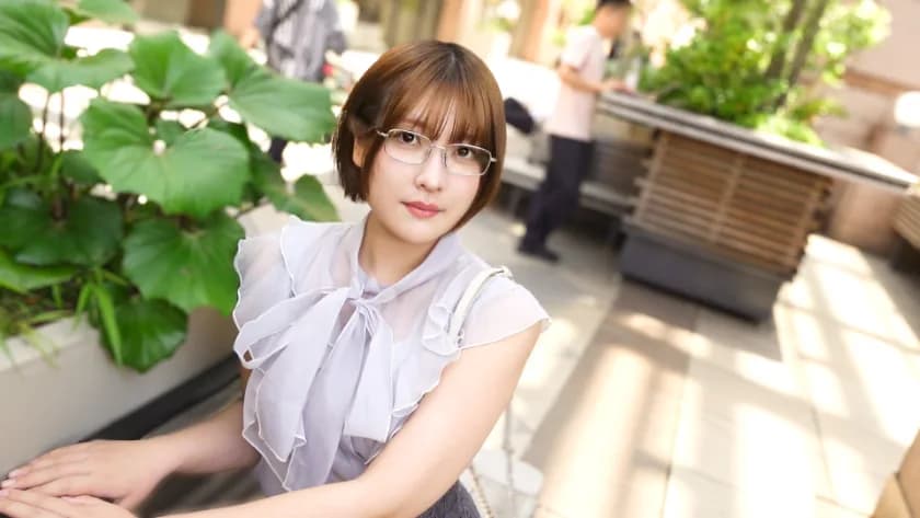 あの日見た妄想を現実に・・・！クールでエロい受付メガネ女子！エロ下着から覗くデカ尻は必見！ 【初撮り】ネットでAV応募→AV体験撮影 2638 サンプル1