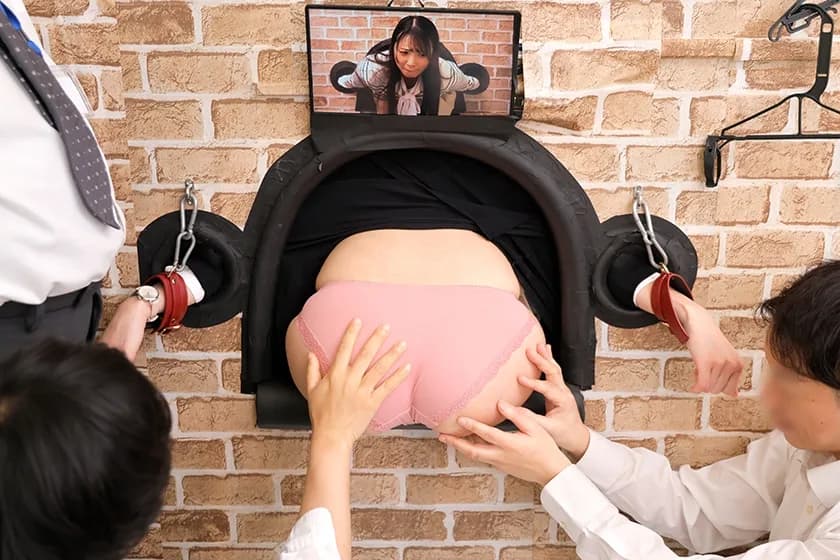羞恥！新任女教員が卑猥な壁穴で学習教材にされる性教育 サンプル2