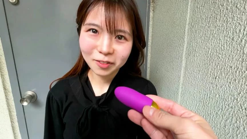 筒井優花ちゃんとリモバイ散歩！街中で絶頂恥○プレイ！