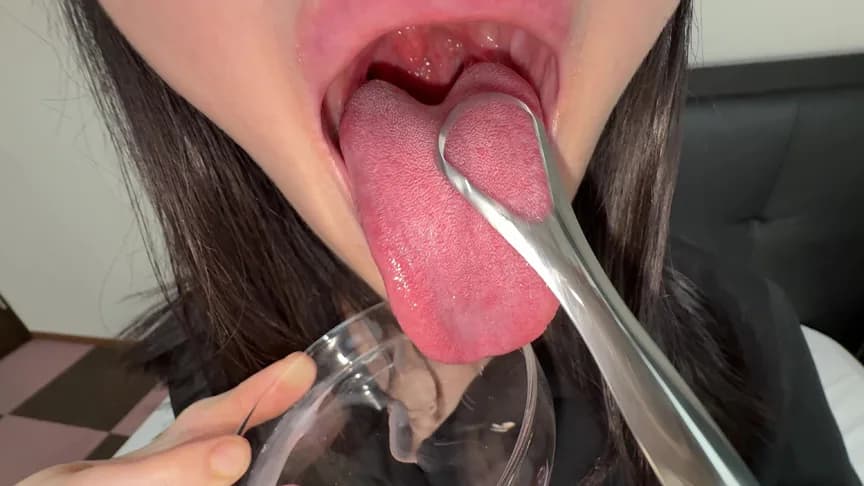 【個人撮影】ゆうきすずの舌ブラシで「汚舌苔」採取 サンプル2